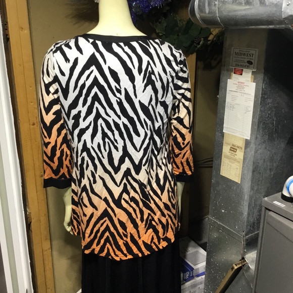 Ala Carte Travel Top - Picture 2 of 16